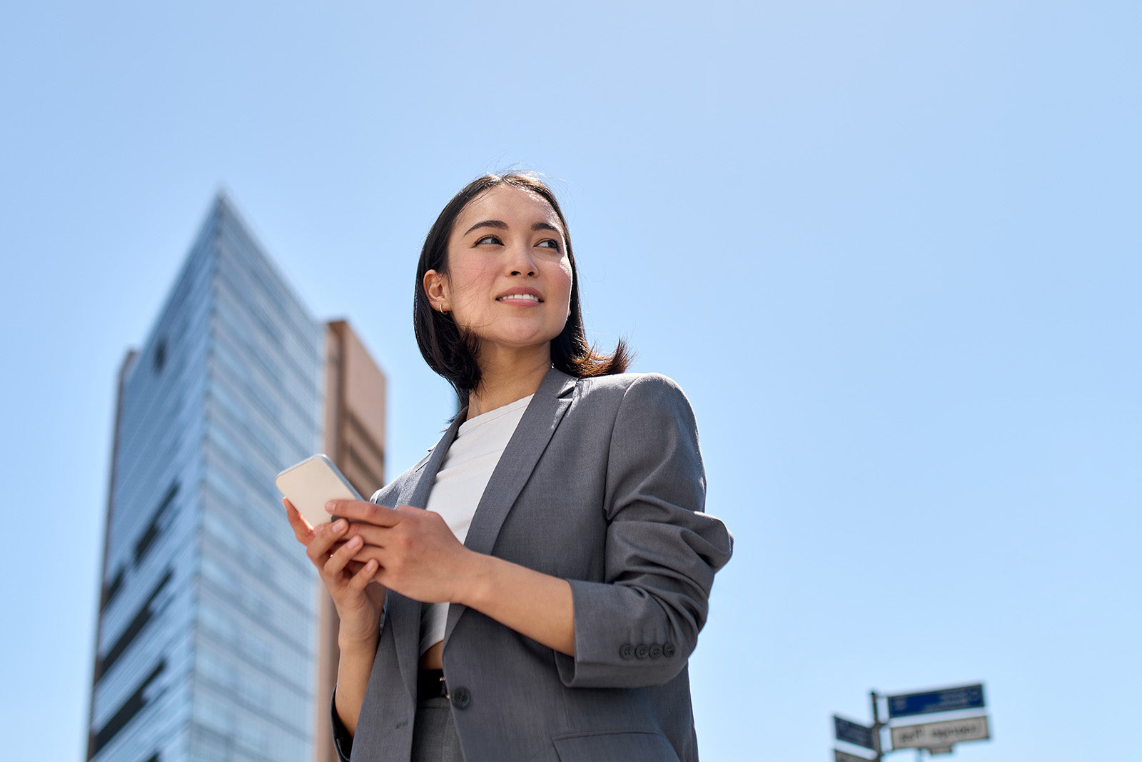 Business Frau mit Handy