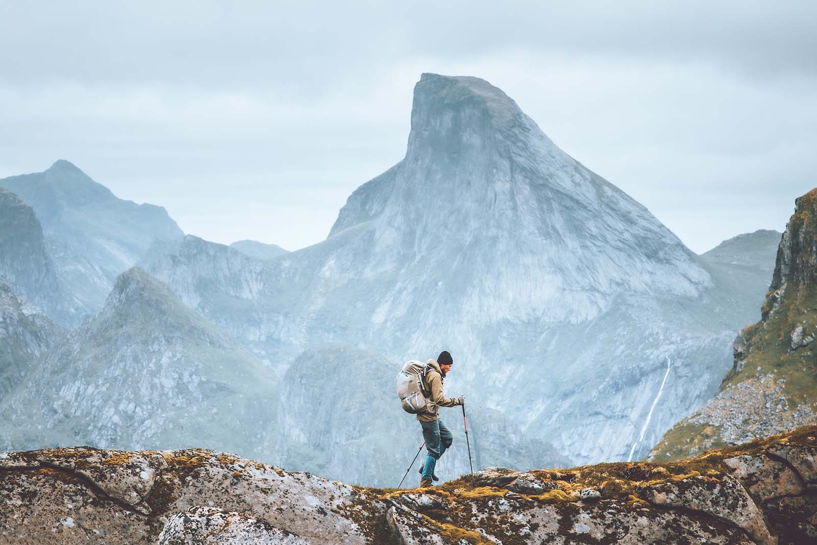 Mann wandern Berge