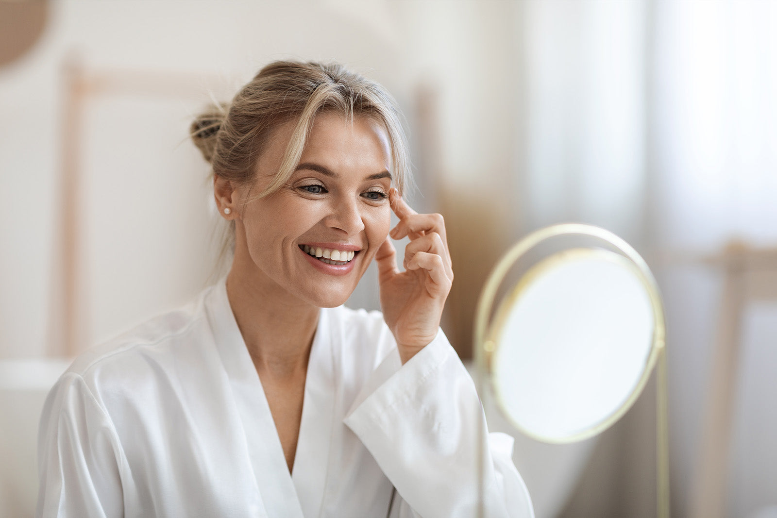 Woman_Mirror.jpg